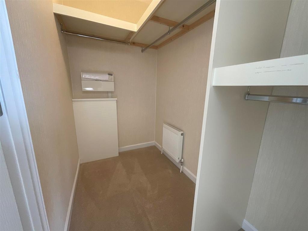 Walk-In-Wardrobe