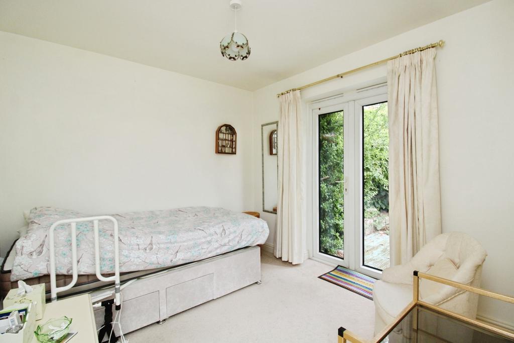 Pbox-bedroom-325576.JPG