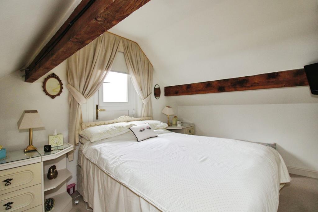 Pbox-bedroom-325576.JPG