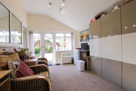 3 bedroom semi-detached house for sale, Sandileigh Avenue, Hale