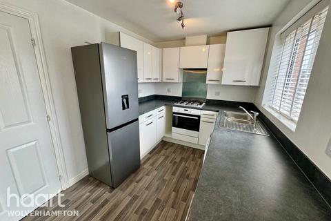3 bedroom semi-detached house to rent, Greenheath Road, Cannock