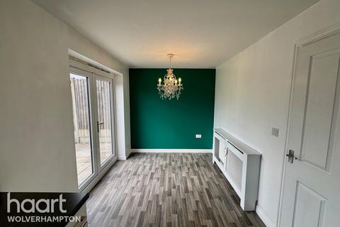 3 bedroom semi-detached house to rent, Greenheath Road, Cannock