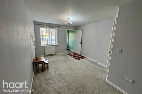3 bedroom semi-detached house to rent, Greenheath Road, Cannock