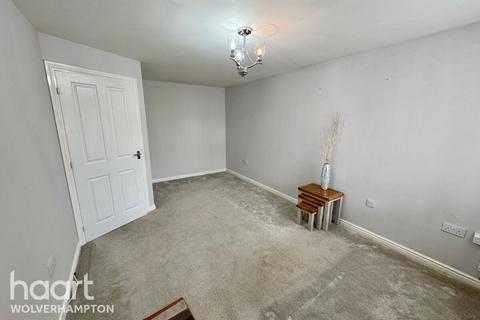 3 bedroom semi-detached house to rent, Greenheath Road, Cannock