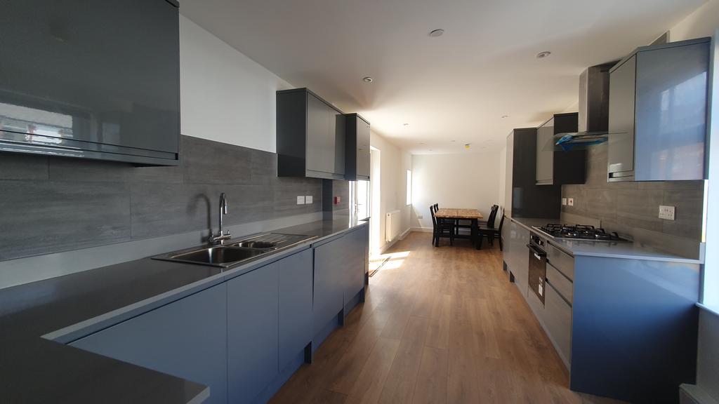 En-suite room to rent in a shared house