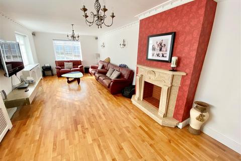 4 bedroom detached house for sale, Swanland Road, Herts AL9
