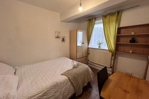 3 bedroom flat to rent, Mornington Crescent, London NW1