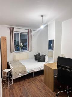 3 bedroom flat to rent, Mornington Crescent, London NW1