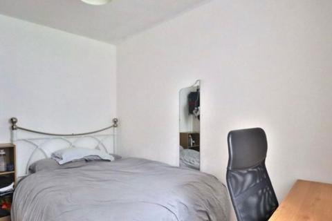 3 bedroom flat to rent, Mornington Crescent, London NW1