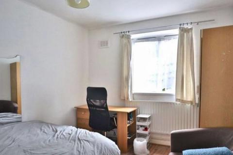 3 bedroom flat to rent, Mornington Crescent, London NW1