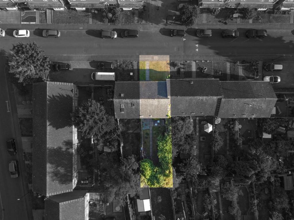 4 Queen Street aerials -6bw.jpg