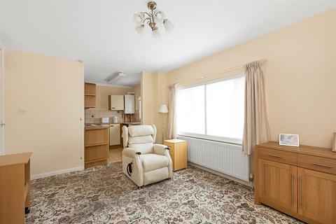 undefined, 11 Brighton Road, Purley CR8