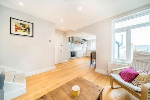 1 bedroom flat for sale, Gilbey Road, London SW17