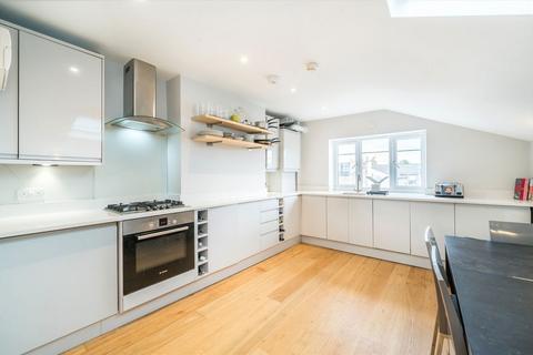 1 bedroom flat for sale, Gilbey Road, London SW17