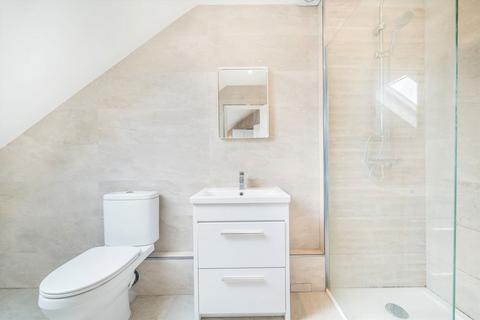 1 bedroom flat for sale, Gilbey Road, London SW17