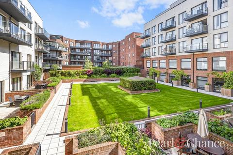 2 bedroom apartment to rent, Regis Place, Llanvanor Road, NW2