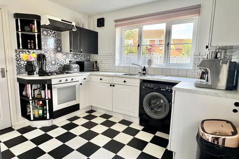 22 Bracken Way, Chard, TA20 1HS