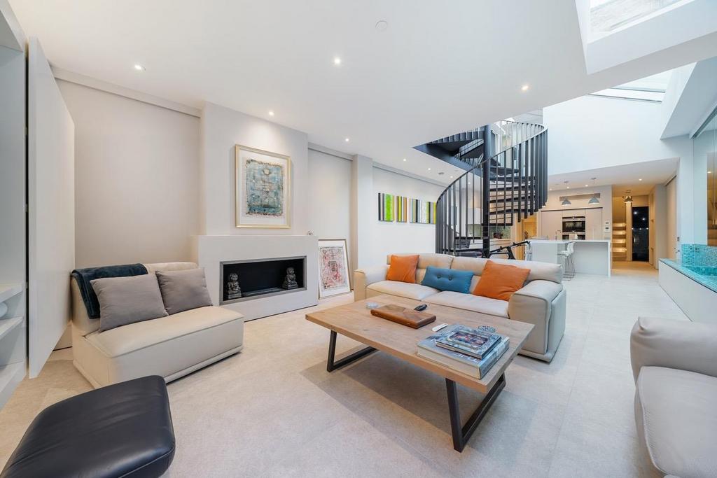 Abingdon Road, London W8 2 bed flat to rent - £5,633 pcm (£1,300 pw)