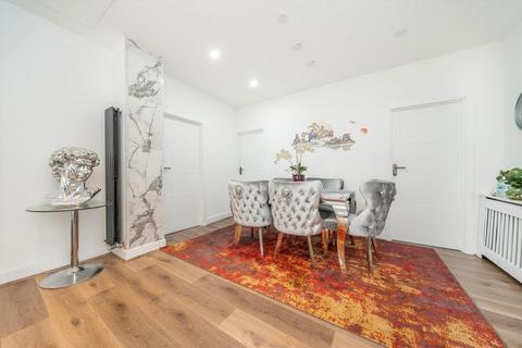 2 bedroom flat for sale, Clifton Court, London NW8