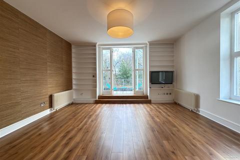 2 bedroom flat to rent, Dudley Road, Manchester M16