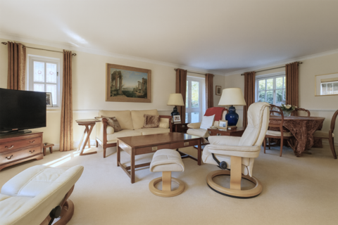 2 Meadow Way, Eythorne, Dover, CT15 4LY