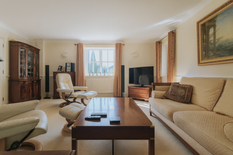2 Meadow Way, Eythorne, Dover, CT15 4LY
