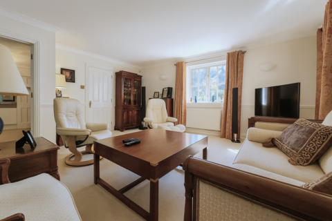 2 Meadow Way, Eythorne, Dover, CT15 4LY