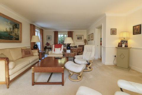 2 Meadow Way, Eythorne, Dover, CT15 4LY