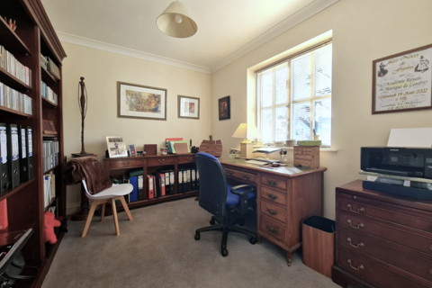 2 Meadow Way, Eythorne, Dover, CT15 4LY