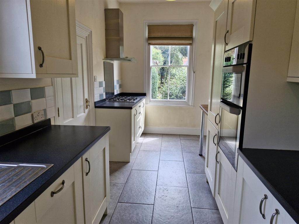 Kitchen 1.jpg