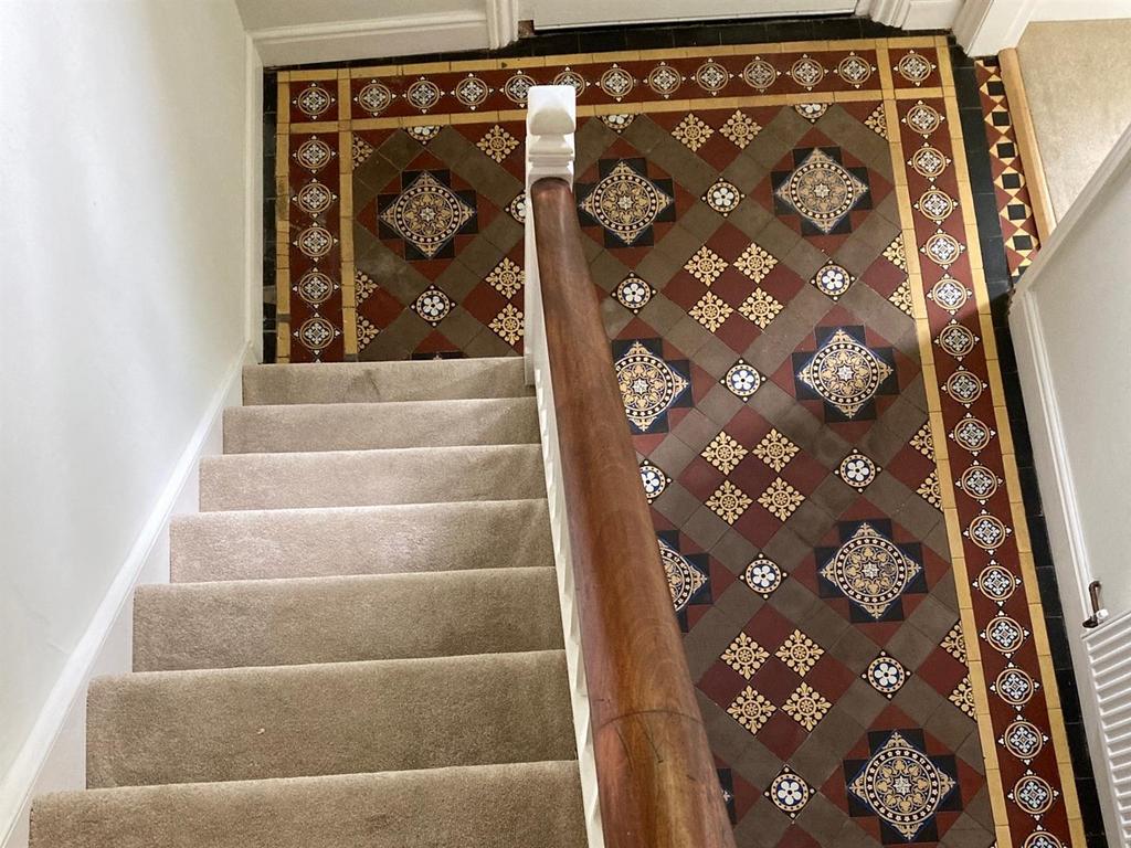 Hallway front  door.jpg
