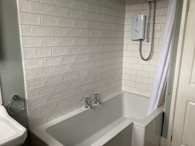 Bathroom 3.jpg
