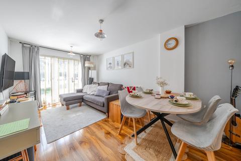 2 bedroom flat for sale, Foundry Court, Mill Street, Slough, SL2