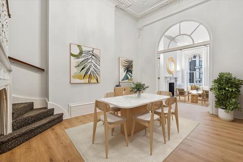 3 bedroom flat to rent, Lancaster Gate, London, W2.