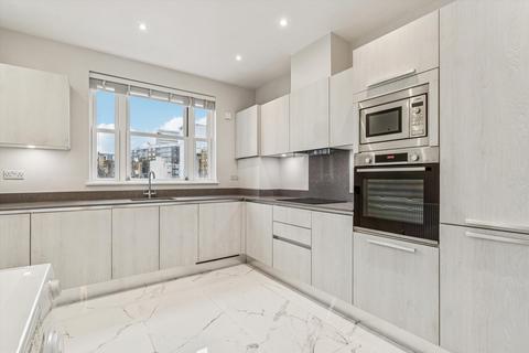 3 bedroom flat to rent, Lancaster Gate, London, W2.