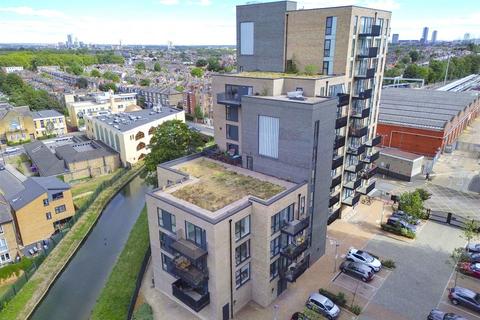 2 bedroom flat for sale, Hampden Road, London N8