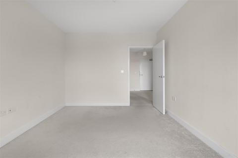 2 bedroom flat for sale, Hampden Road, London N8