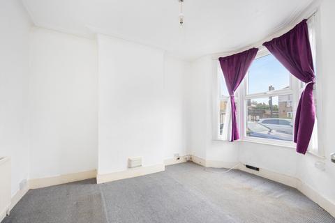 3 bedroom terraced house for sale, Dunmow Road, London, E15