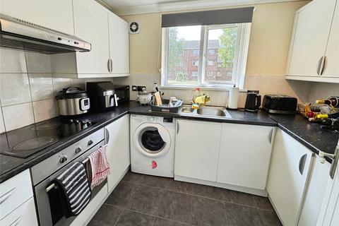 2 bedroom flat for sale, Walled Meadow, Hampshire SP10