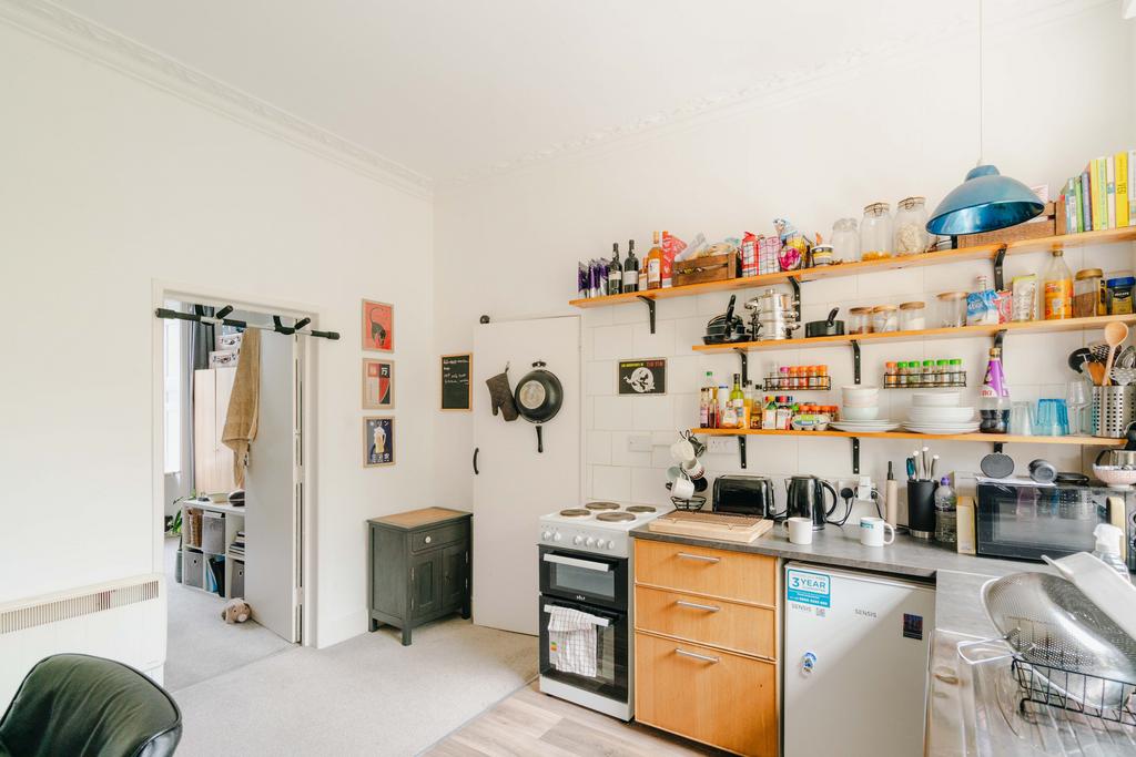 Hall Floor Flat - Kitchen