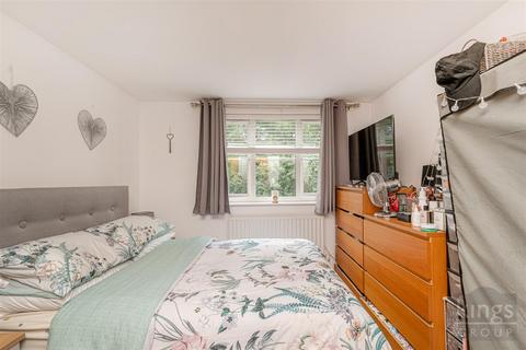 2 bedroom flat for sale, Taylor Close, London
