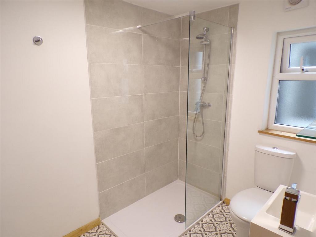 Ensuite1.JPG