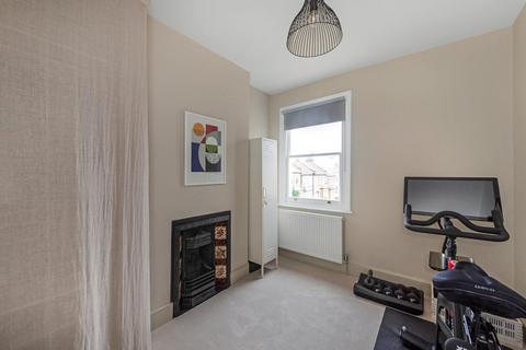 81 Burford Road, London, SE6 4DD