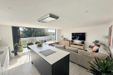 6 Daubuz Close, Truro, TR1 3SS