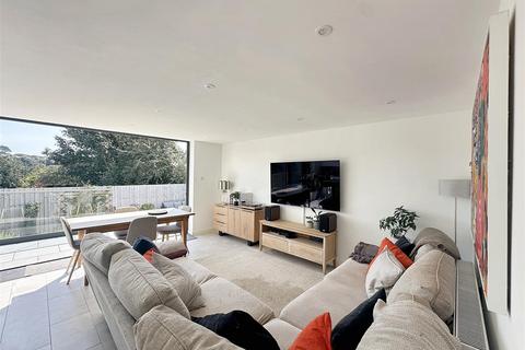 6 Daubuz Close, Truro, TR1 3SS