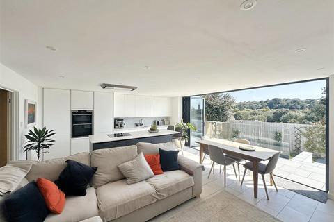 6 Daubuz Close, Truro, TR1 3SS