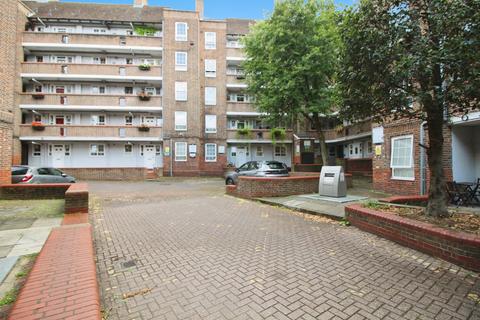 4 bedroom flat to rent, Corbin House, Bow, London E3