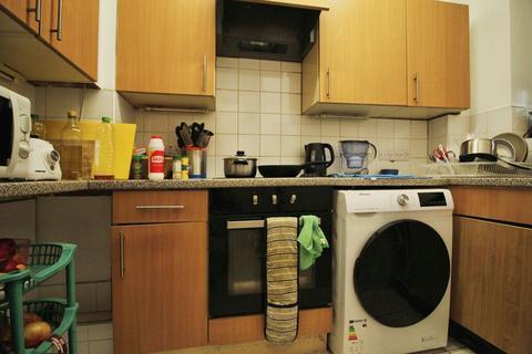4 bedroom flat to rent, Corbin House, Bow, London E3