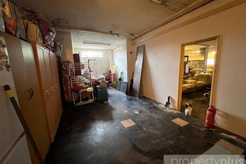 1 bedroom property with land for sale, Waunrhydd Rd, Tonyrefaill, Rhondda Cynon Taff, CF39