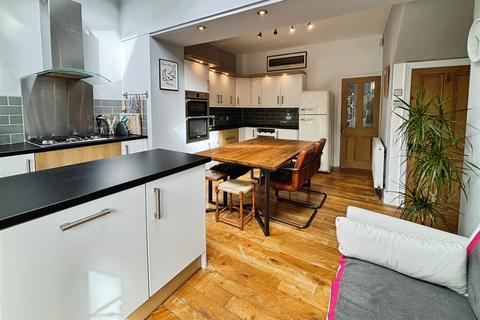 2 bedroom end of terrace house for sale, Poplar Grove, Bradford BD7